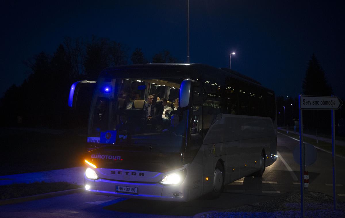 Prihod portugalsek nogometne reprezentance na Brnik. | Portugalski nogometaši na poti v Ljubljano. | Foto Bojan Puhek