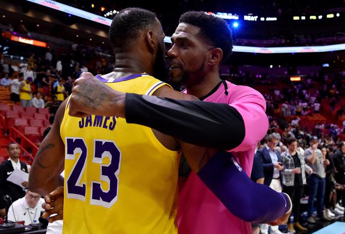 LeBronu Jamesu je čestital tudi nekdanji soigralec pri Miamiju Udonis Haslem. | Foto: Reuters