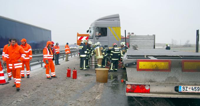 Se nam kmalu obetajo spremembe pri pravilih o odvozih pokvarjenih tovornih vozil z avtocest in hitrih cest? | Foto: STA ,