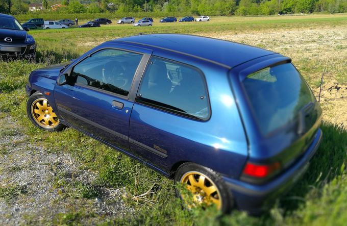 Renault clio 16V postaja v različici williams tudi zanimiv zbirateljski avto. Leta 1993 je s takim dirkalnikom na cestah v okolici Ajdovščine dirkal francoski zvezdnik volana Philippe Bugalski. Takrat je namreč novomeški Revoz začel proizvajati clia.  | Foto: Gregor Pavšič