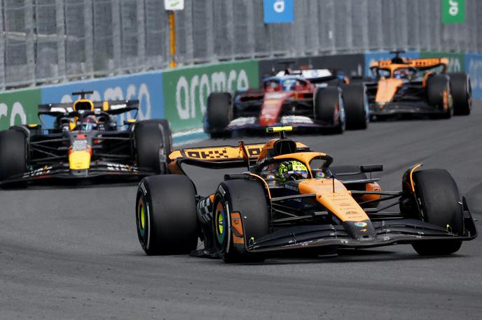 Miami Max Verstappen Red Bull Lando Norris McLaren | Lando Norris je izkoristil varnostni avto in se sredi dirke znašel na prvem mestu. In prišel do prve zmage v formuli 1. | Foto Reuters