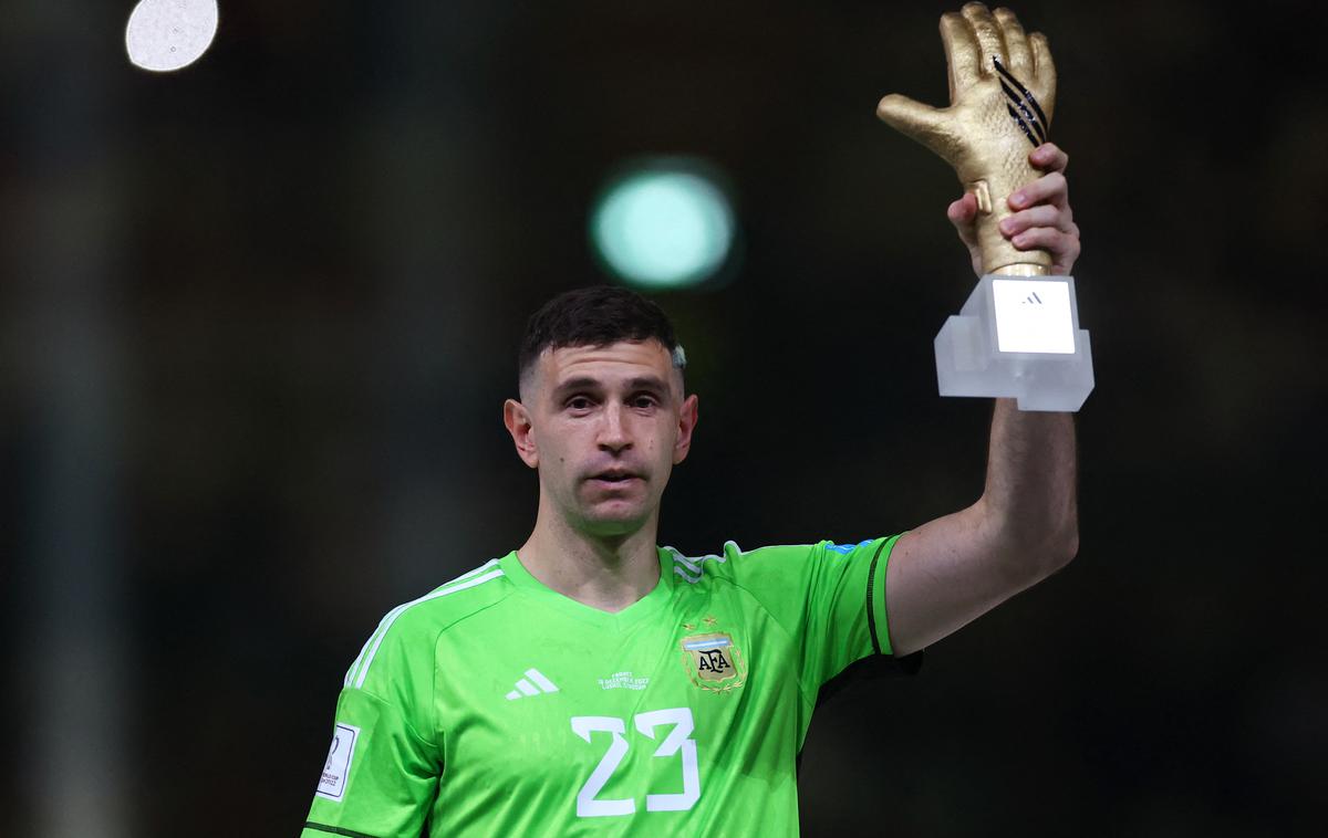 Argentina francija | Emiliano Martinez je s svojimi potezami po zmagi v finalu SP 2022 nad Francijo dvignil kar nekaj prahu. | Foto Reuters