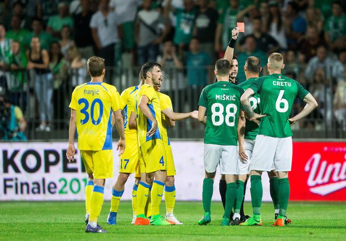 Lani je v finalu pokala prejel rdeči karton. | Foto: Vid Ponikvar