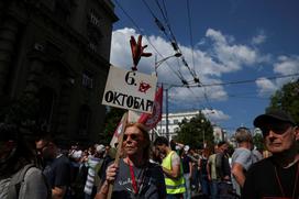 Protestniki pred poslopjem srbske vlade v Beogradu