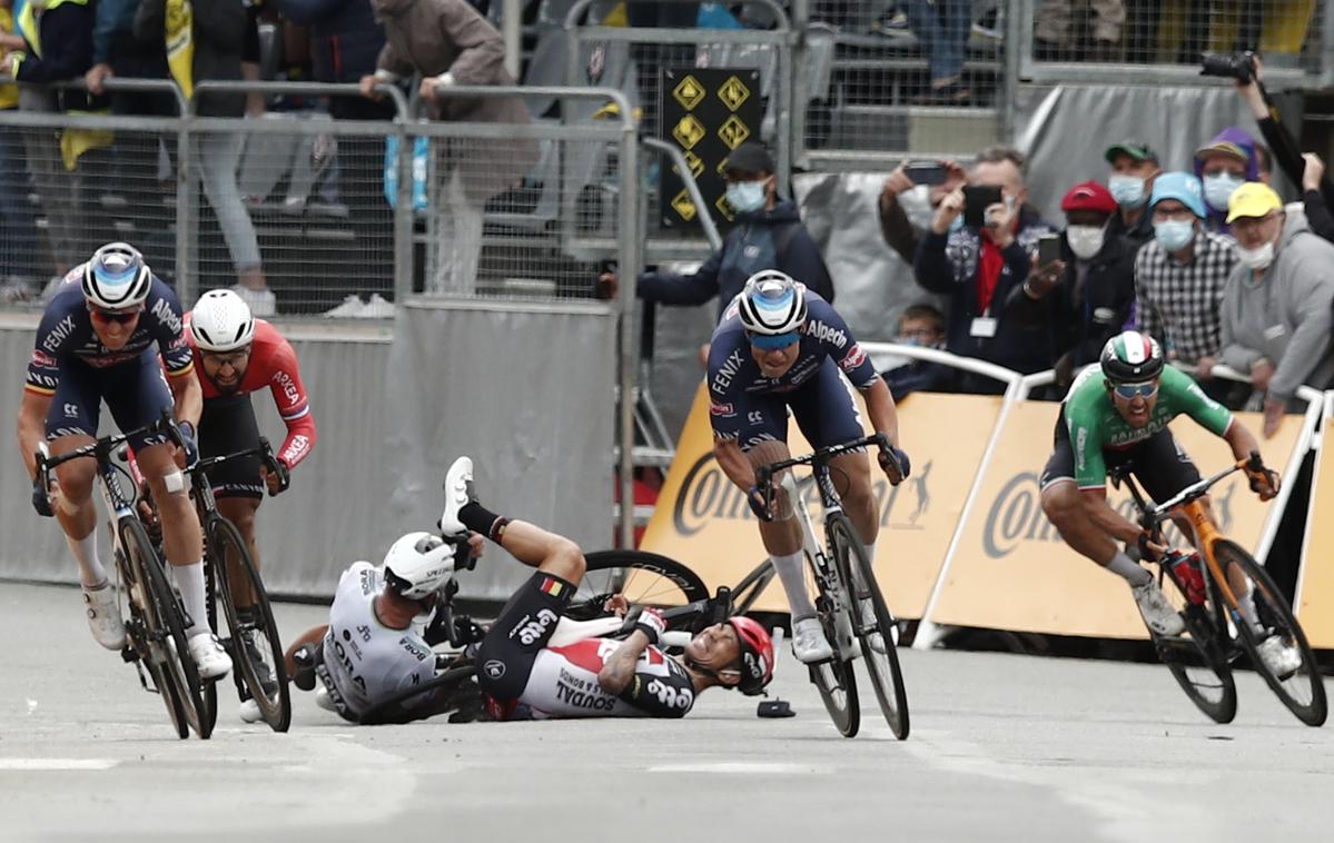 Caleb Ewan peter Sagan | Tudi Peter Sagan zapušča Dirko po Franciji. Poškodba v 3. etapi ob trčenju s Calebom Ewanom in nova poškodba v 10. etapi sta bili preveč, da bi dirko lahko nadaljeval.  | Foto Guliverimage