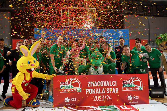 Cedevita Olimpija | Cedevita Olimpija je kljub zdesetkanemu kadru premagala Krko in osvojila pokalno lovoriko. | Foto Filip Barbalić/www.alesfevzer.com