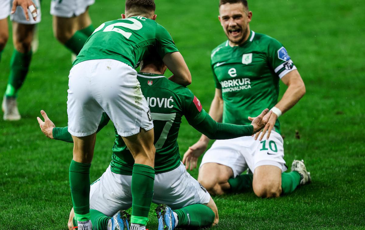 Timi Max Elšnik | Olimpija ostaja v boju za dvojno slovensko krono. | Foto Vid Ponikvar