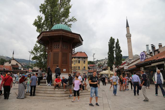 sarajevo | En gigabajt podatkovnega prenosa s sarajevske Baščaršije presega deset tisoč (da, deset tisoč!) evrov, kar pomeni ogromno čevapčičev in burekov. | Foto Daniel Fazlić