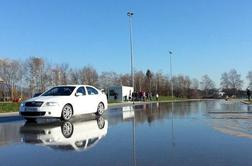 Test policijskih gum: Sava konstantna, Dunlop za provide, Goodride nepriporočljiva (video)