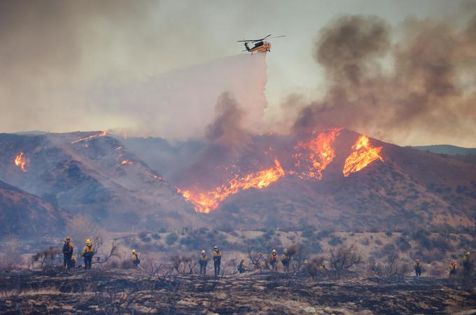 Požar Hughes, Castaic Lake | Foto: Reuters