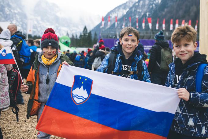 Jošt, Žiga in Matevž ugotavljajo, da je za polete treba imeti veliko poguma. | Foto: Grega Valančič/Sportida