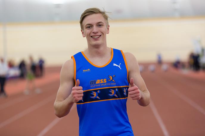 Nick Kočevar | Nick Kočevar bi se s časom 20,73 sekunde na 200 m uvrstil na peto mesto slovenske lestvice vseh časov, če ne bi pihal malo premočan veter v hrbet. | Foto Peter Kastelic/ Sportida