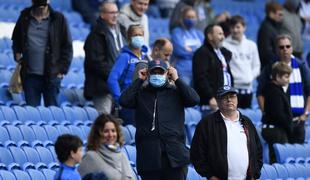 Navijači na švicarske stadione le z maskami