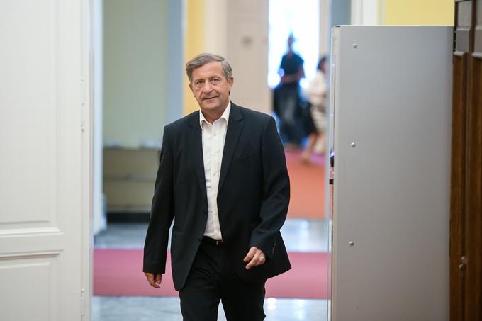 Na vprašanje interesa za kandidaturo za evropskega komisarja je Erjavec odgovoril, da za to pobudo prvič sliši in o tem ni razmišljal. Spomnil je, da je to v pristojnosti vlade. | Foto: STA ,