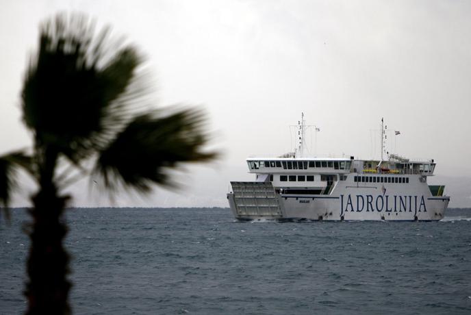 Huda nesreča trajekta na Lošinju, umrle tri osebe