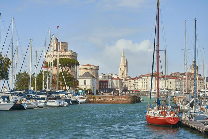 V tem Zasebnem obisku boste spoznali pridelovalce ostrig z otoka Ré, ki se lahko pohvalijo s stoletja dolgo tradicijo, zgodbo o starem pristanišču La Rochelle, ki je bilo ustanovljeno v daljnem 13. stoletju, in življenje navarske kraljice Ivane Albert. │ Foto: iStock | Foto: 