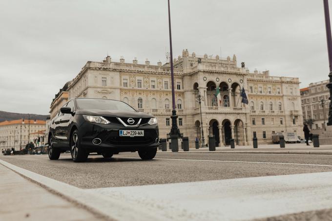 Za nama so se ves čas obračali pogledi. Qashqai je vedno v središču pozornosti. | Foto: Žiga Zupan/Sportida