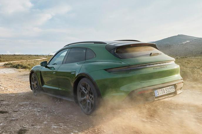 Porsche taycan cross turismo | Taycan je dobil karavanskega brata, ki se ne boji zapeljati niti izven urejenih cest. | Foto Porsche