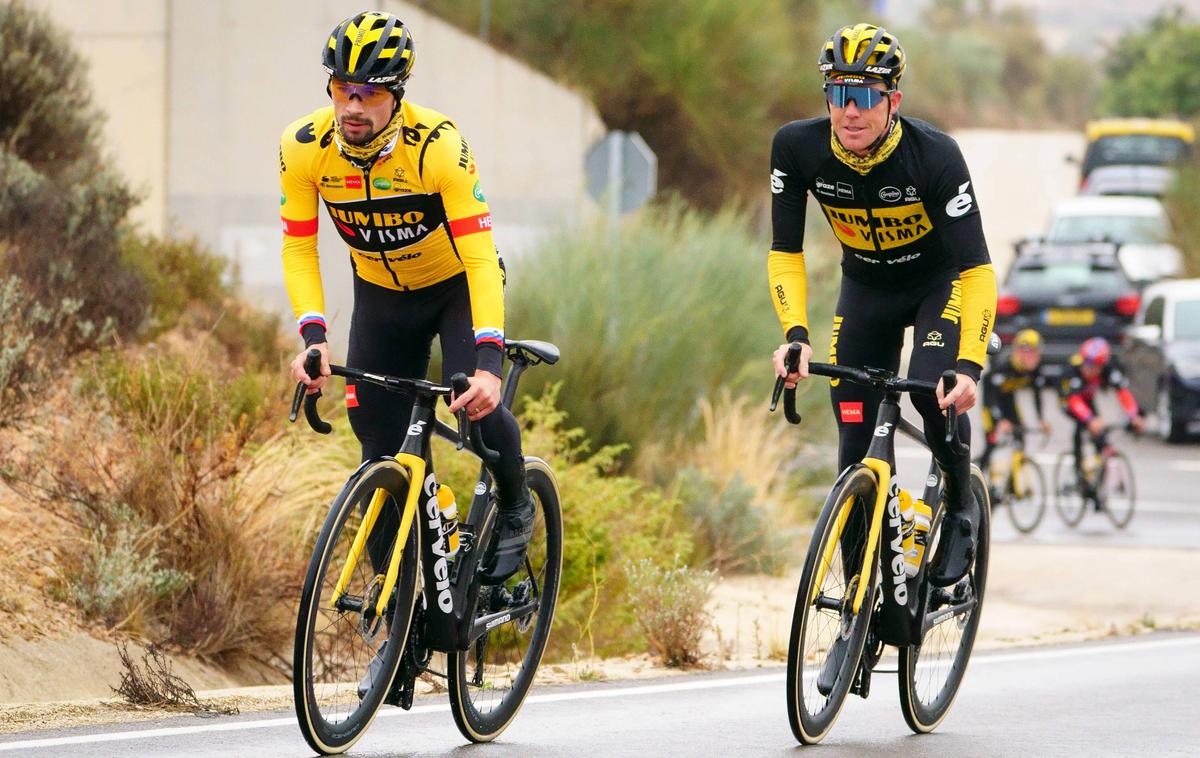 Primož Roglič, trening, Alicante | Primož Roglič in Jonas Vingegaard bosta kapetana Jumvo-Visme na Touru, na tem jima bo v pomoč tudi Sepp Kuss (levo). | Foto Guliverimage