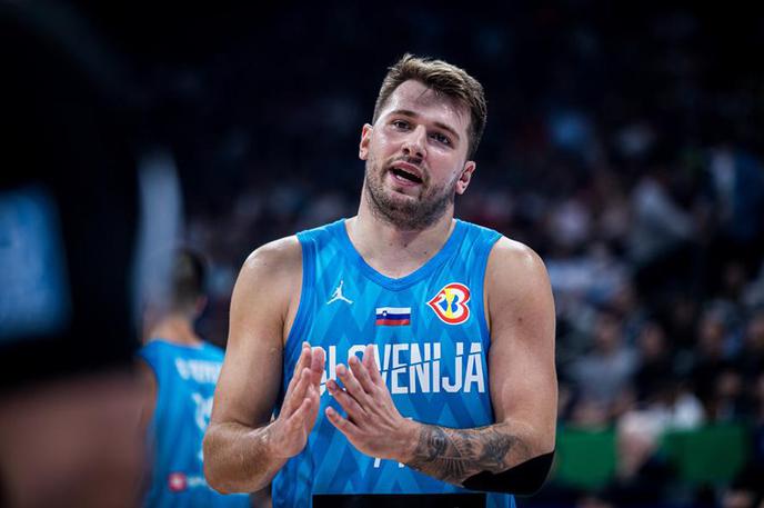 Luka Dončić | Luka Dončić in soigralci so končali boje za medaljo v četrtfinalu. Luka je zaradi dveh tehničnih napak celo predčasno zapustil parket. | Foto FIBA