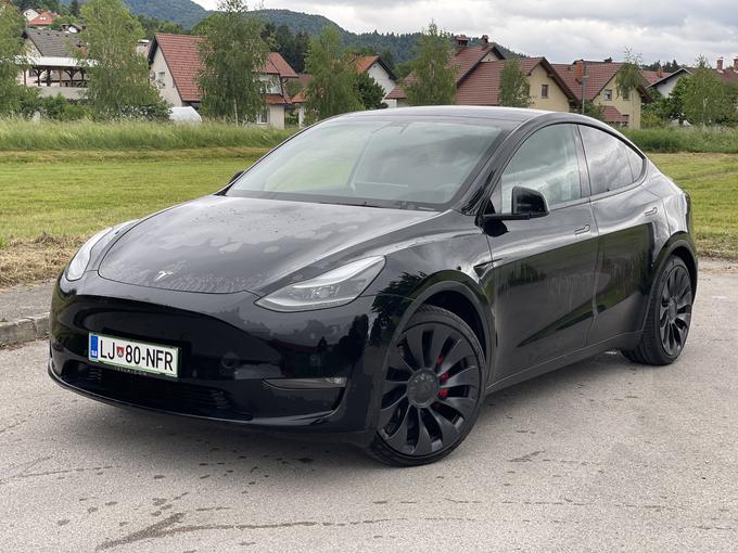 Model S je bil za Teslo predpriprava za podobno krut vstop v svet velikoserijskih električnih vozil - danes veliko večino prodaje predstavljata model 3 in model Y. | Foto: Gregor Pavšič