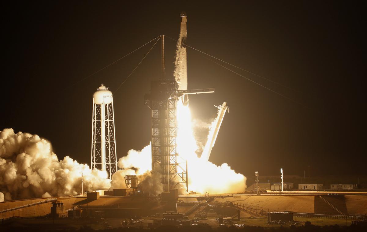 spacex ripley lutka vesolje raketa izstrelitev | Če bo Richard Branson 11. julija dejansko poletel izven Zemljine atmosfere, bo s tem zgolj za devet dni prehitel ameriškega milijarderja Jeffa Bezosa. | Foto Reuters