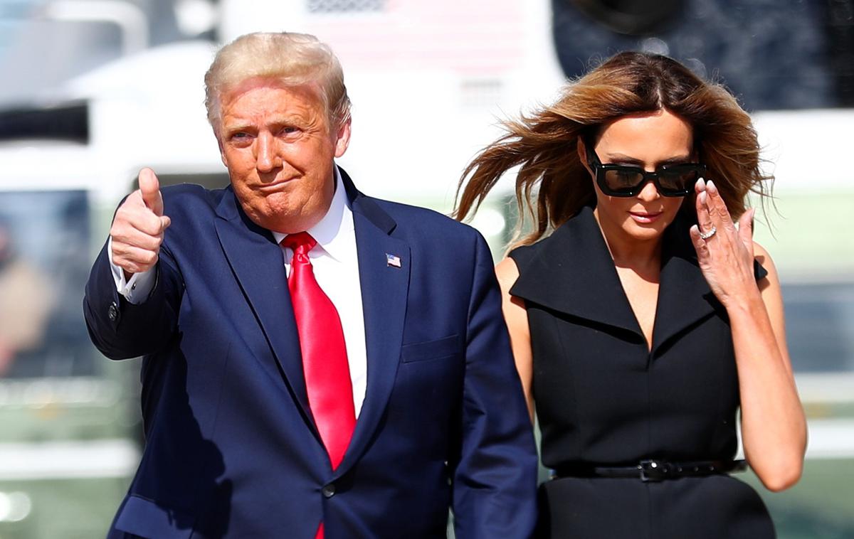 Donald in Melania Trump | Samo še dober teden Donalda Trumpa in Melanio loči od 3. novembra, ko bodo ameriški volivci povedali, ali bosta še nadaljnja štiri leta ostala v Beli hiši ali pa jo bosta morala januarja prihodnje leto izprazniti in jo prepustiti zakoncema Biden. | Foto Reuters