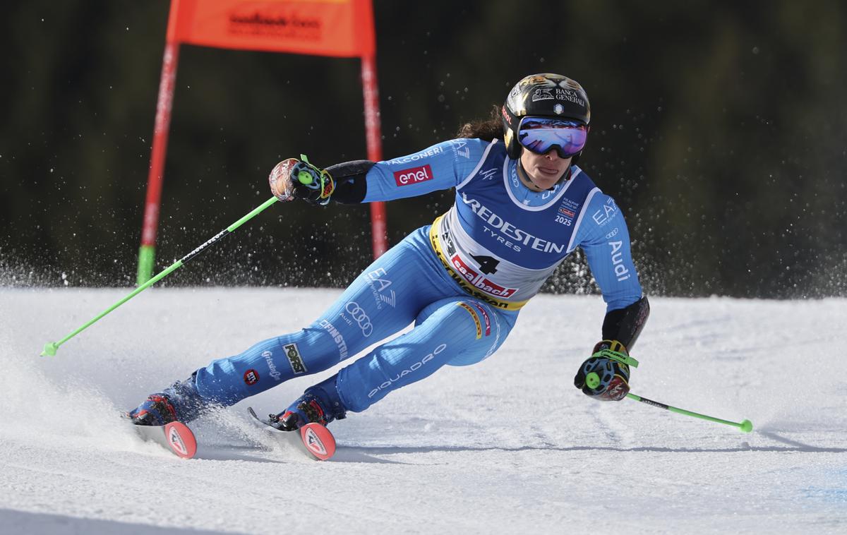 Federica Brignone | Federica Brignone je najbolje opravila s prvo progo, na kateri so bile zaradi močnega sonca iz minute v minuto slabše razmere, in zanesljivo vodi. | Foto Guliverimage