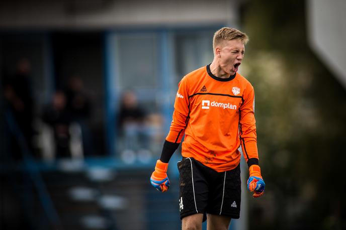 Luka Čadež Triglav | Luka Čadež je edini vratar, rojen v tem tisočletju, ki redno brani za svoj klub. | Foto Grega Valančič/Sportida