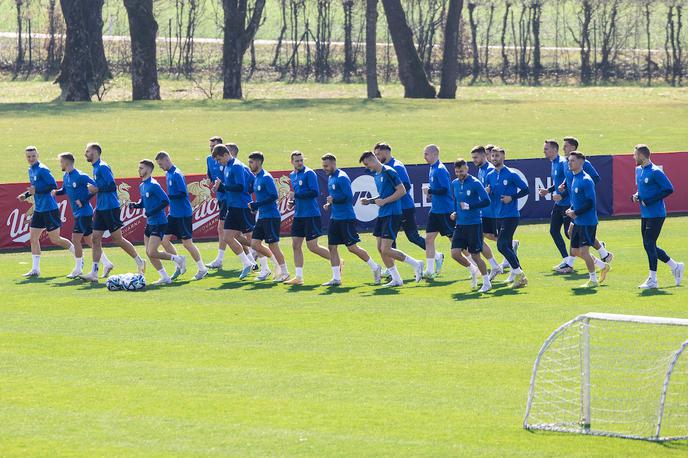 Trening Slovenska nogometna reprezentanca Brdo | Slovenska reprezentanca je po dveh zmagah s Kazahstanom in San Marinom v kvalifikacijah za evropsko prvenstvo v Nemčiji leta 2024 napredovala še za dve mesti. | Foto Vid Ponikvar