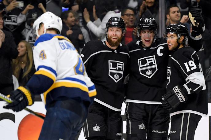 Anže Kopitar | Hokejisti Los Angeles Kings bodo sezono odprli v noči na nedeljo z gostovanjem pri Edmontonu. Anže Kopitar upa, da bodo dokazali, da zadnja sezona, ko se niso uvrstili v končnico, ne bo postala navada. | Foto Gulliver/Getty Images