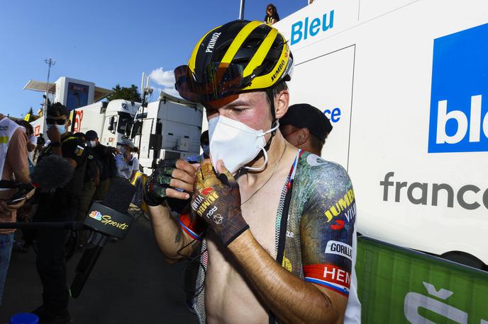 Primož Roglič | Si je Primož Roglič pri padcu na TDF res nalomil vretenca? | Foto Guliverimage