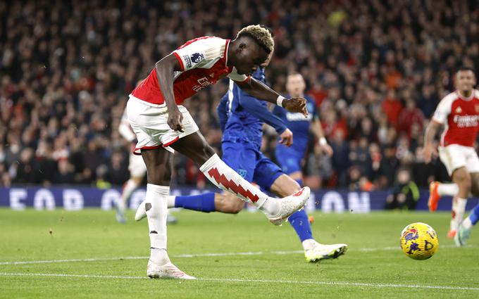 Bukayo Saka je zatresel vratnico. | Foto: Reuters