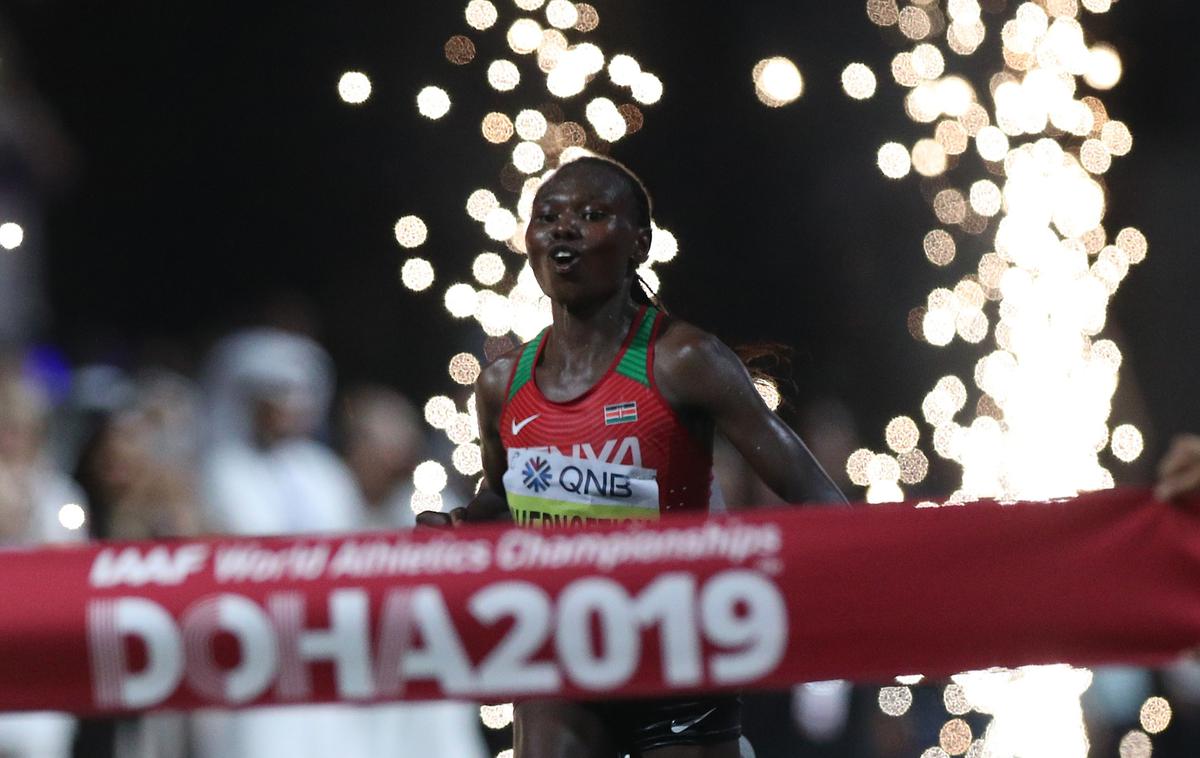 Ruth Chepngetic | Svetovna prvakinja v maratonu je postala Kenijka Ruth Chepngetich, ki je prišla do prve medalje na velikih tekmovanjih. | Foto Reuters