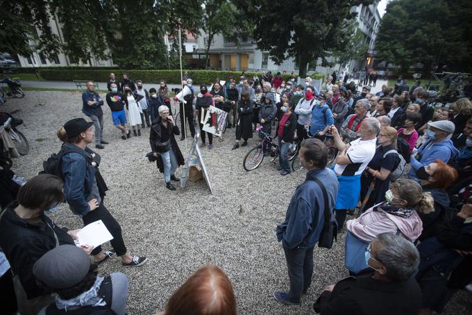 Tisti, ki predlagajo ustanovitev Ljudske republike Slovenije, so pozabili ali pa nikoli niso vedeli, da je Slovenija nekoč že bila ljudska republika oz. LRS.  | Foto: Bojan Puhek