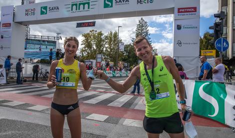 Primož Kobe in Neja Kršinar na letališki stezi v lov za olimpijsko vozovnico