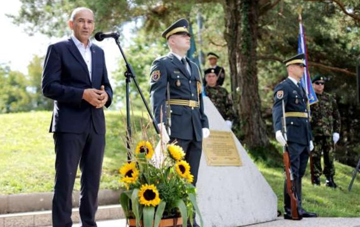 Janez Janša | Na Pristavi nad Stično so akterji vzpostavitve Manevrske strukture narodne zaščite (MSNZ) Janez Janša, Igor Bavčar, Tone Krkovič, Jože Kolenc in Vinko Beznik na sestanku 7. septembra 1990 sprejeli prvi tajni načrt bojne uporabe enot, ki je predvideval obrambo Slovenije v primeru agresije JLA. | Foto STA