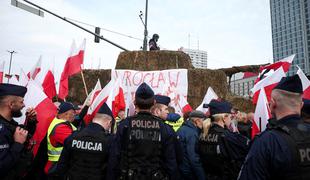 Na tisoče kmetov v Varšavi protestiralo proti politiki EU