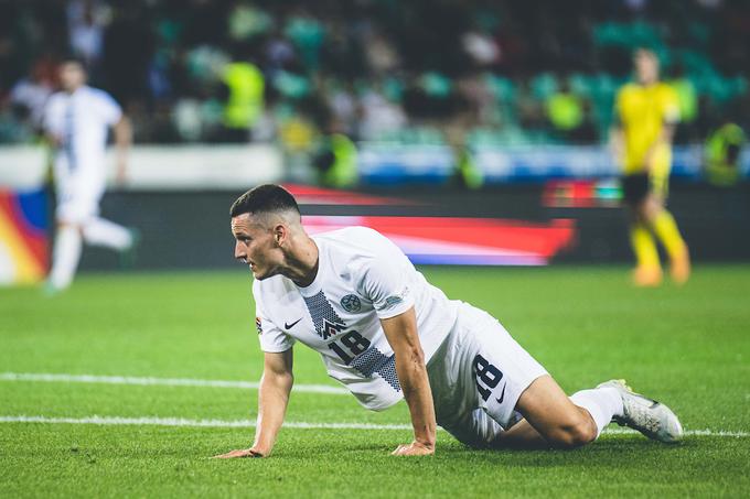 Žan Celar je z Luganom v četrtek gostil tekmeca iz Izraela, na katerega imajo prijetne spomine navijači NK Maribor. Hapoel je zmagal z 2:0, Slovenec pa je odigral 67 minut. | Foto: Grega Valančič/Sportida