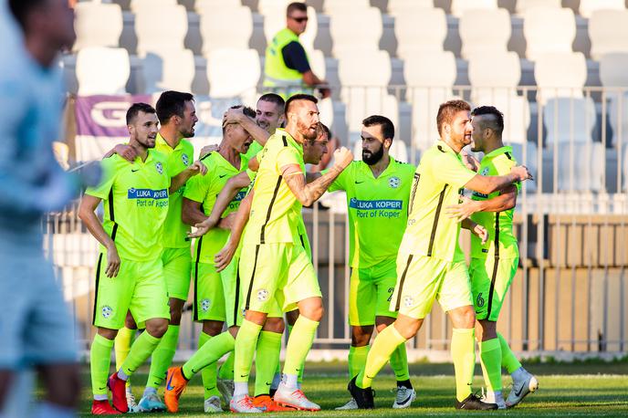 fc koper | Koprčani so zanesljivo odpravili Krko in na vrhu pobegnili Gorici. | Foto Matic Klanšek Velej/Sportida