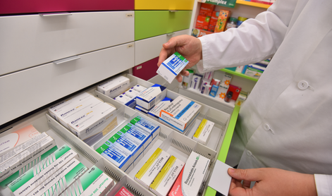 Ostala je brez kontracepcije. Farmacevtka se je odločila za ugovor vesti.