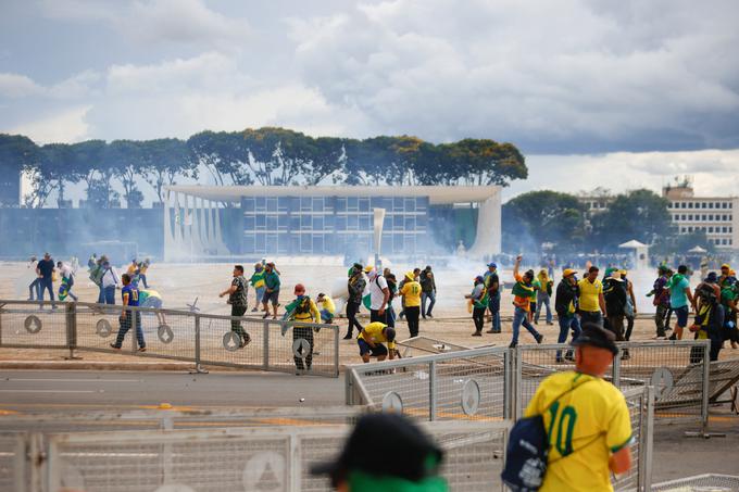 Vdor na območje kongresa v Brasilii | Foto: Reuters