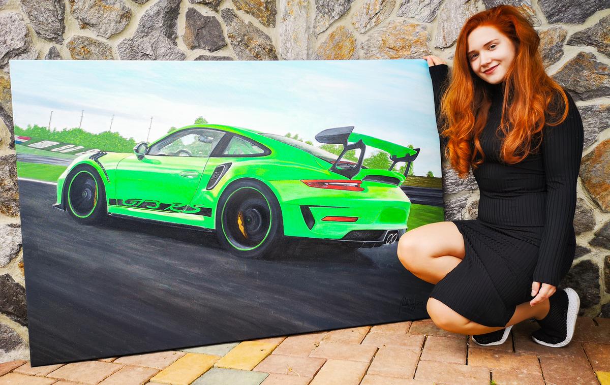 Michelle Jakelj | Že njeno uporabniško ime na Instagramu (@realisticcarpaintings) pove vse. Michelle Jakelj poskuša z uporabo oljnatih barv kar najbolj realno naslikati njej ljube avtomobile. | Foto Gregor Pavšič