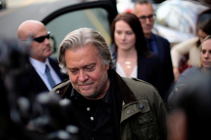 Nekdanji Trumpov glavni svetovalec Steve Bannon je bil eden prvih, ki je ugotovil, da je Cotton sposoben nagovoriti tako Trumpovo volilno bazo kot republikanski establišment. Bannon je marca letos tudi podprl Cottona, ko je ta začel širiti teorijo, da se je novi koronavirus, ki ga Cotton označuje kot kitajski virus ali virus iz Wuhana, po svetu začel širiti iz laboratorija v Wuhanu.  | Foto: Reuters