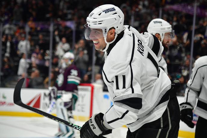 Anže Kopitar,. Los Angeles Kings | Anže Kopitar s soigralci gosti San Jose Sharks. | Foto Reuters