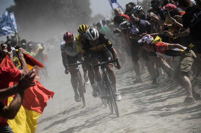 Rumeno majico vodilnega je zadržal Greg van Avermaet. | Foto: Reuters