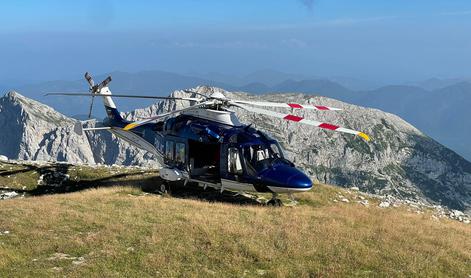 Psa pod Skuto niso mogli več rešiti, plezalec obvisel na vrvi, pohodnika v supergah onemogla na Begunjščici