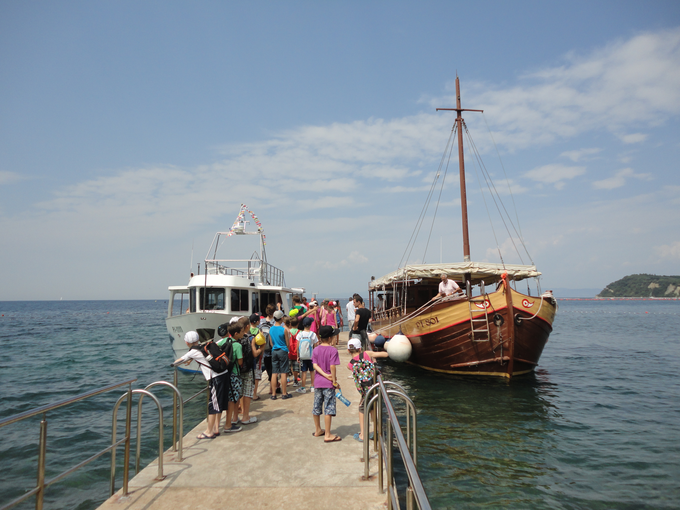 Za 350 evrov bo vaš varovanec lahko deset dni užival na morju.  | Foto: 