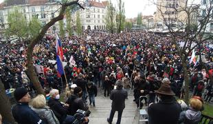 Janša o pozivih SD, LMŠ in Levice k protestom: postavljajo se izven zakona