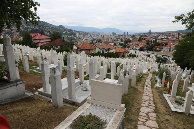  "Državi grozi največja nevarnost od konca vojne," je v poročilu zapisal Schmidt in opozoril, da je prihodnost Daytonskega sporazuma na trhlih tleh. | Foto: Daniel Fazlić